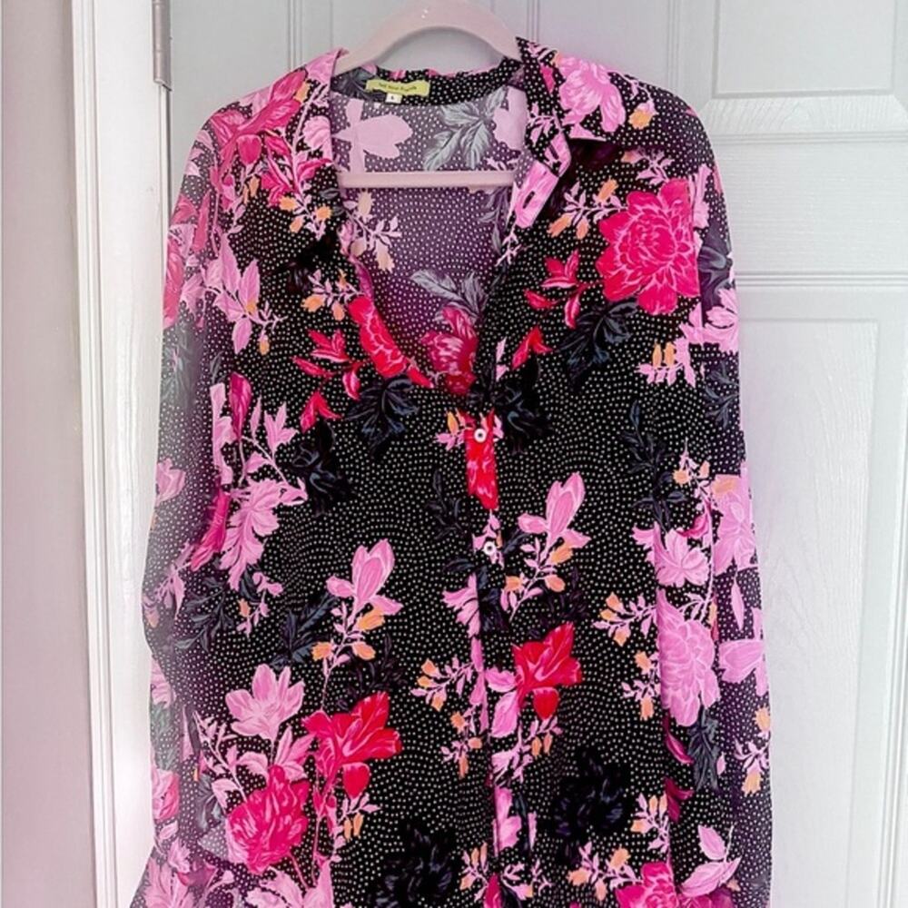 Tell Your Friends Chic Floral Button-Up Top